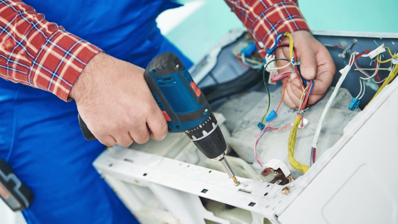 İzmir Mitsubishi Mitsubishi çamaşır makinesi kart tamiri – Su almama arızası orijinal parça ile giderildi. - Teknik servis örneği